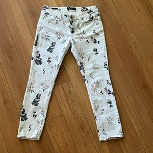 LUCKY BRAND LOLITA CAPRI JEANS FLORAL